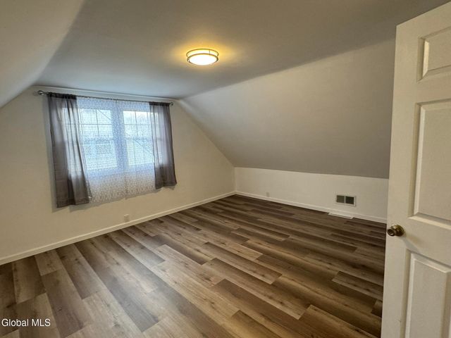 18 Carroll Place, Troy, NY 12180