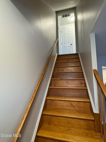 18 Carroll Place, Troy, NY 12180