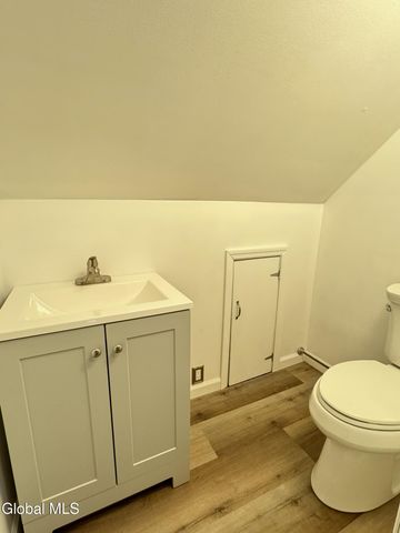 18 Carroll Place, Troy, NY 12180