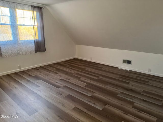 18 Carroll Place, Troy, NY 12180