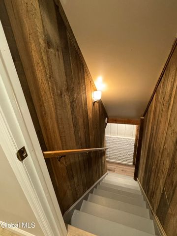 18 Carroll Place, Troy, NY 12180