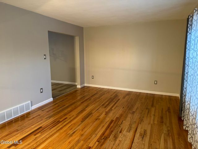 18 Carroll Place, Troy, NY 12180