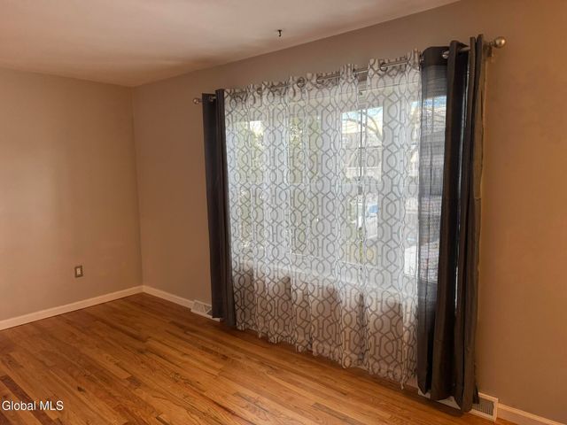 18 Carroll Place, Troy, NY 12180