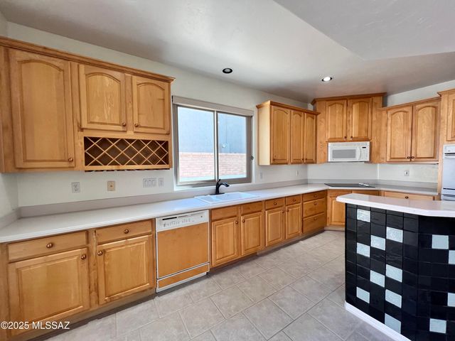 7449 E Ridge Point Road, Tucson, AZ 85750
