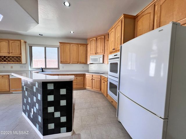 7449 E Ridge Point Road, Tucson, AZ 85750