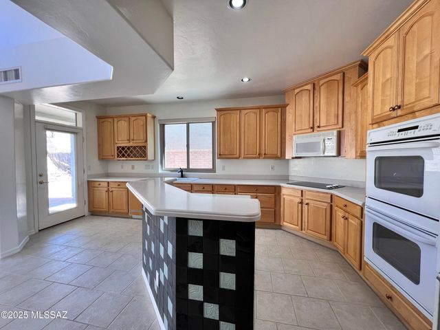 7449 E Ridge Point Road, Tucson, AZ 85750