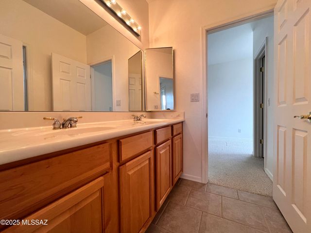 7449 E Ridge Point Road, Tucson, AZ 85750
