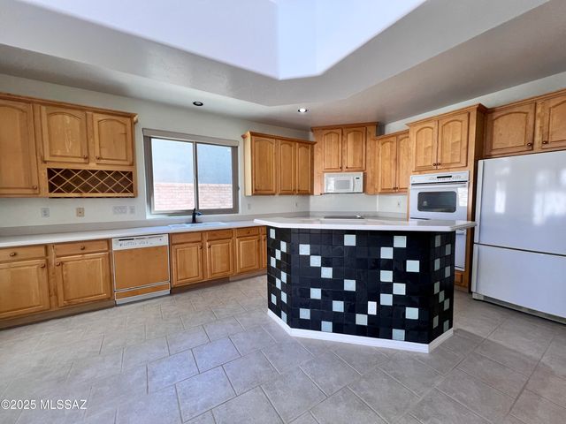 7449 E Ridge Point Road, Tucson, AZ 85750