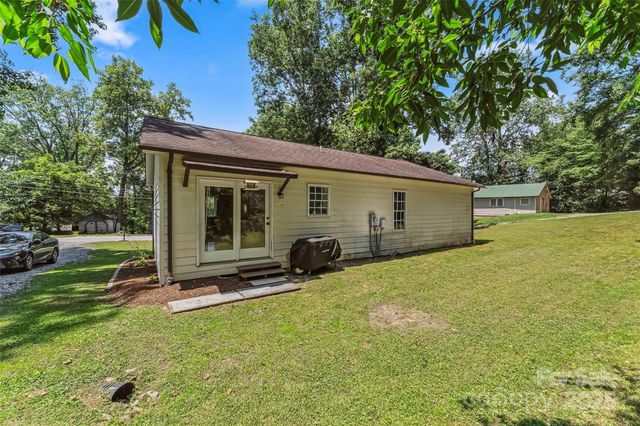 1631 Berkley Street SW, Lenoir, NC 28645