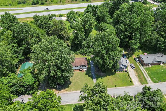 1631 Berkley Street SW, Lenoir, NC 28645