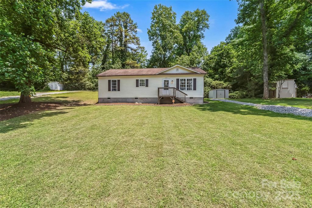 1631 Berkley Street SW, Lenoir, NC 28645