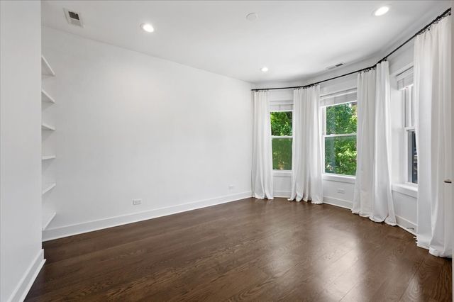 2901 N Burling Street, Chicago, IL 60657