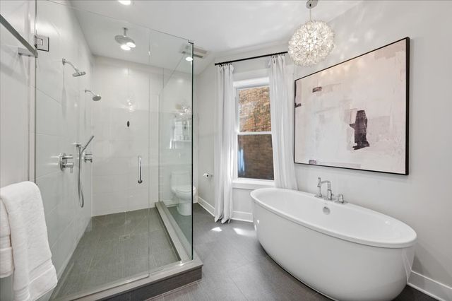 2901 N Burling Street, Chicago, IL 60657