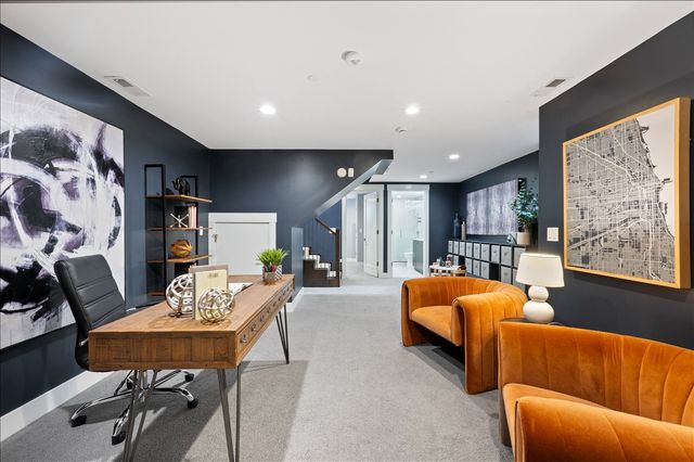 2901 N Burling Street, Chicago, IL 60657