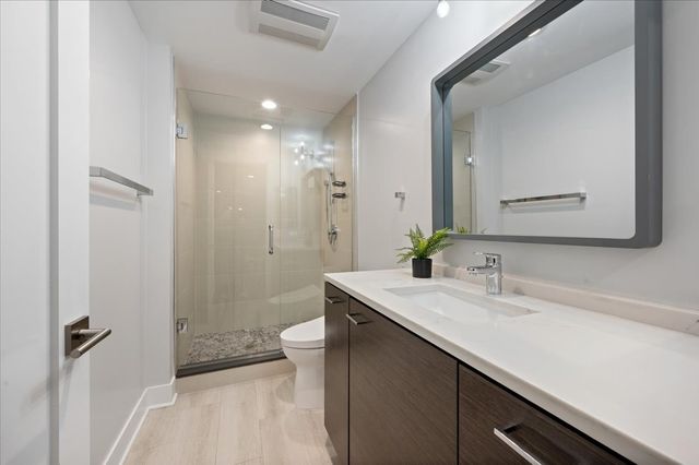 2901 N Burling Street, Chicago, IL 60657