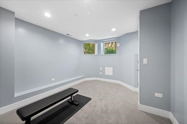 2901 N Burling Street, Chicago, IL 60657