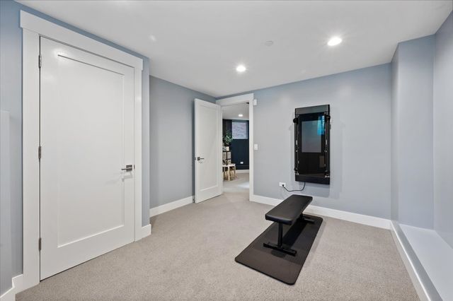 2901 N Burling Street, Chicago, IL 60657