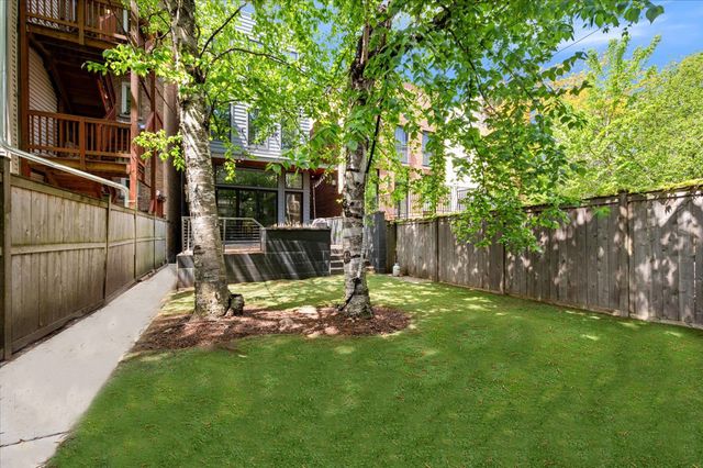 2901 N Burling Street, Chicago, IL 60657