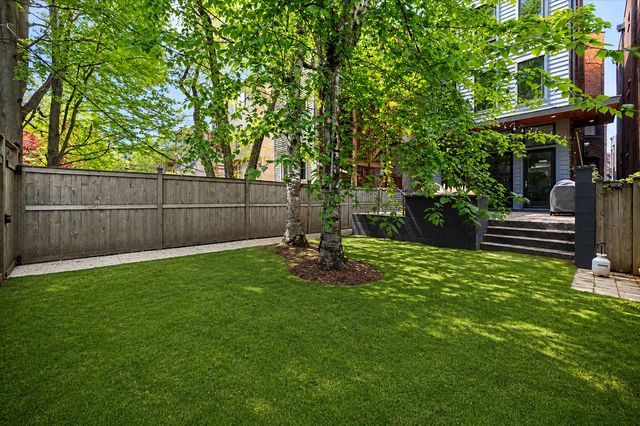 2901 N Burling Street, Chicago, IL 60657