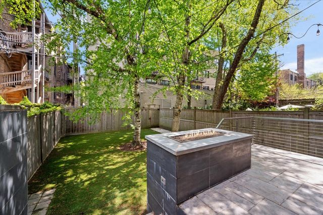 2901 N Burling Street, Chicago, IL 60657
