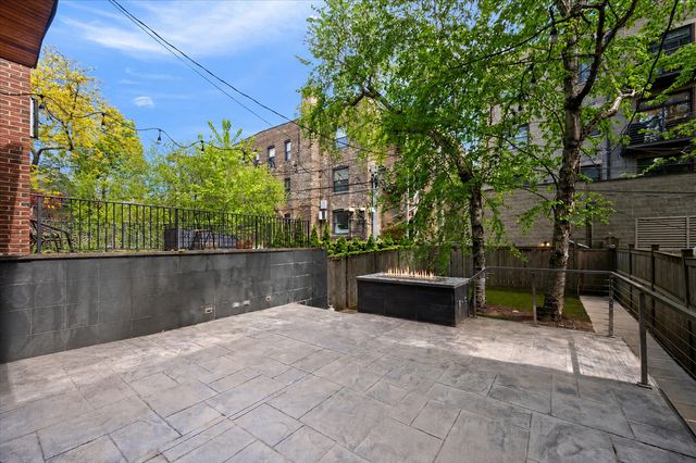 2901 N Burling Street, Chicago, IL 60657