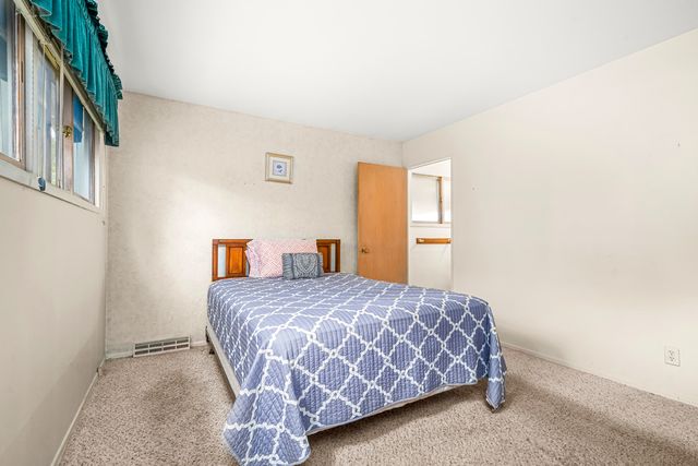 15247 Ridgeway Avenue, Midlothian, IL 60445