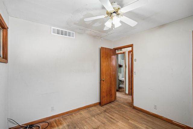 2506 S 8th Avenue E, Newton, IA 50208