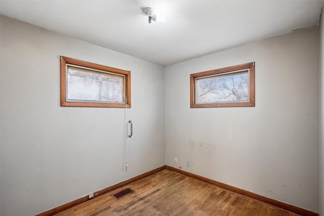 2506 S 8th Avenue E, Newton, IA 50208