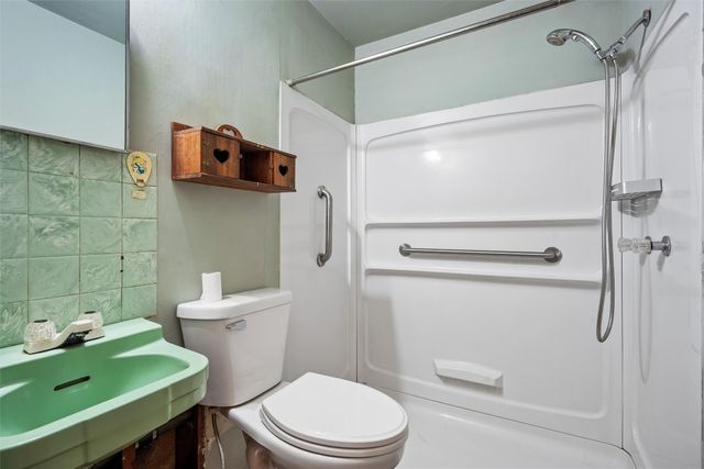 2506 S 8th Avenue E, Newton, IA 50208