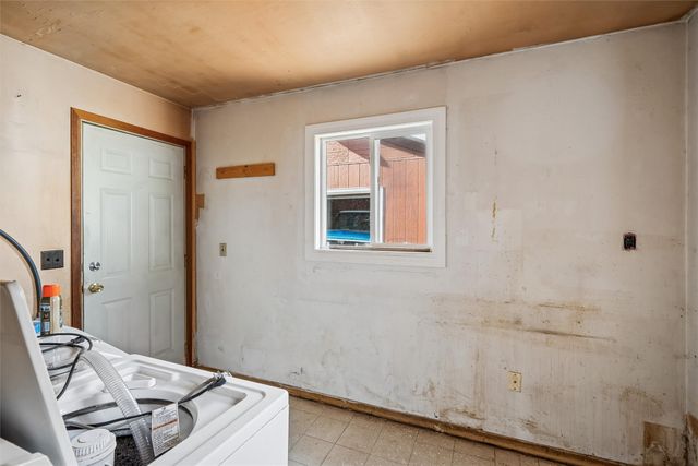 2506 S 8th Avenue E, Newton, IA 50208