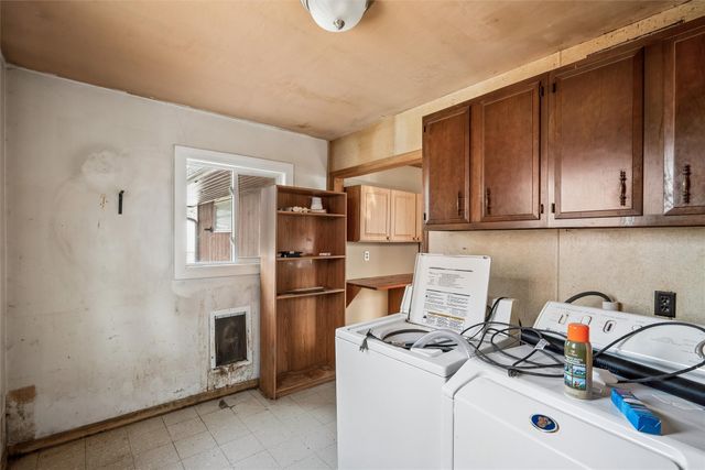 2506 S 8th Avenue E, Newton, IA 50208