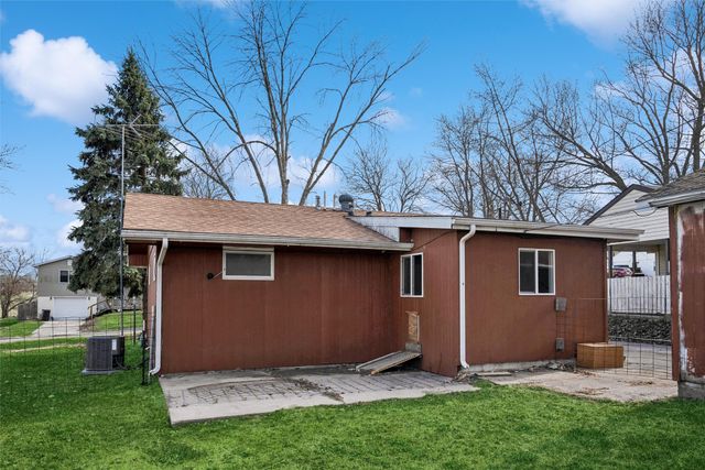 2506 S 8th Avenue E, Newton, IA 50208