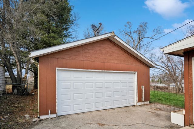 2506 S 8th Avenue E, Newton, IA 50208