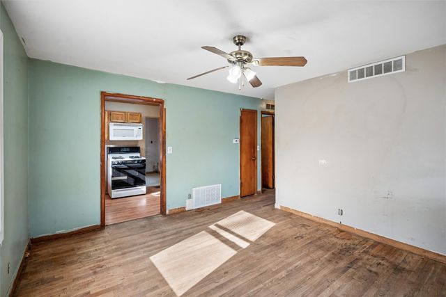 2506 S 8th Avenue E, Newton, IA 50208