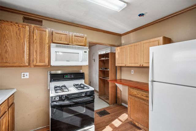 2506 S 8th Avenue E, Newton, IA 50208