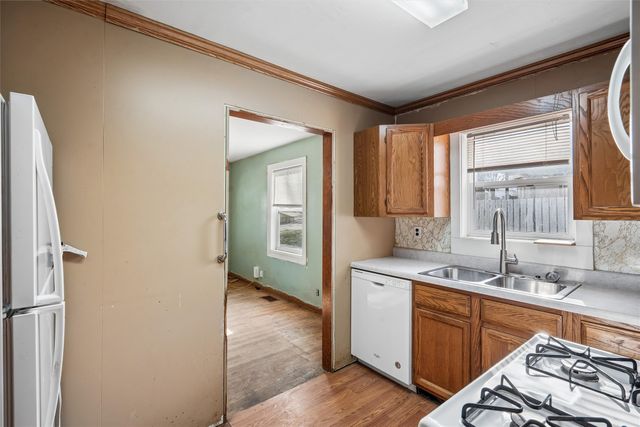 2506 S 8th Avenue E, Newton, IA 50208