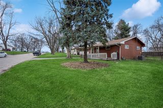 2506 S 8th Avenue E, Newton, IA 50208