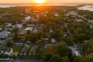 818 Handy Avenue, Ocean Springs, MS 39564