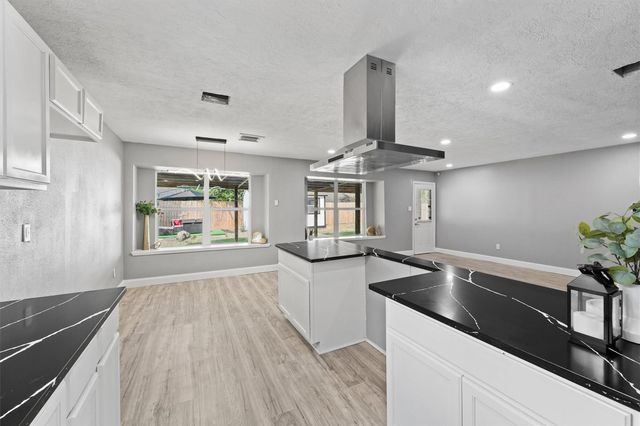 6618 Castleview Lane, Houston, TX 77489