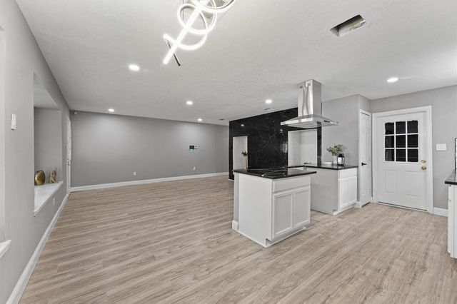 6618 Castleview Lane, Houston, TX 77489