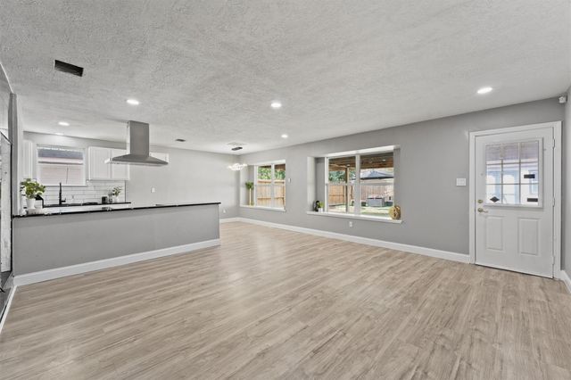 6618 Castleview Lane, Houston, TX 77489