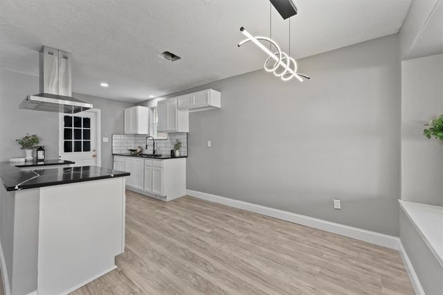 6618 Castleview Lane, Houston, TX 77489