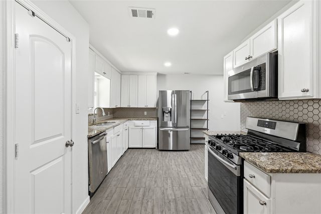 2313 Grandview Drive, Fort Worth, TX 76112