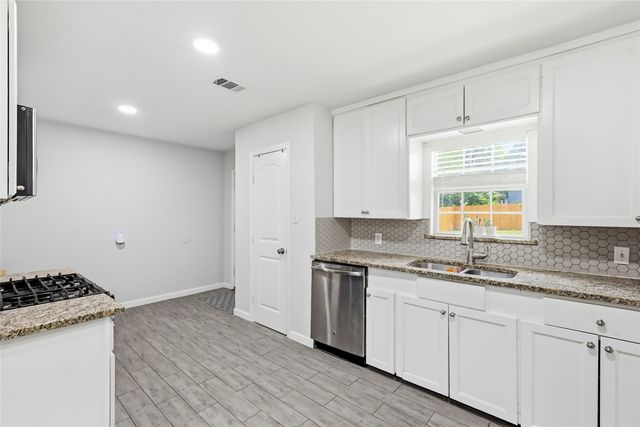 2313 Grandview Drive, Fort Worth, TX 76112