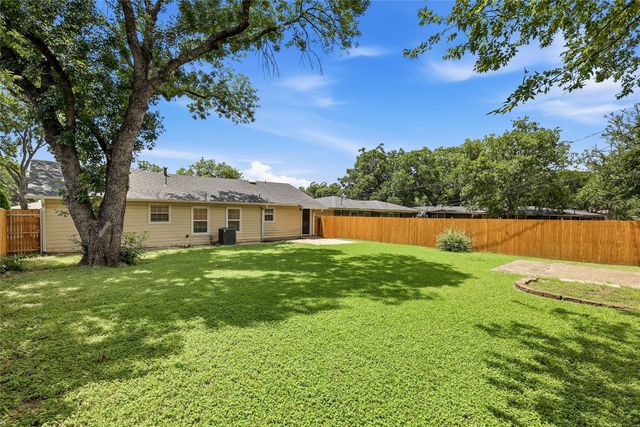 2313 Grandview Drive, Fort Worth, TX 76112