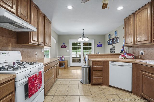 27519 E 159th Street S, Coweta, OK 74429