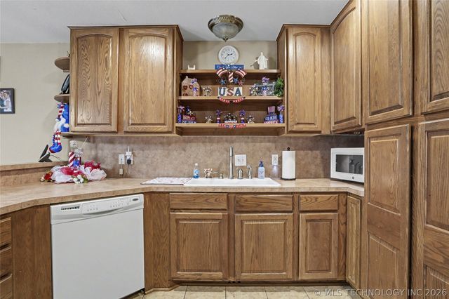 27519 E 159th Street S, Coweta, OK 74429