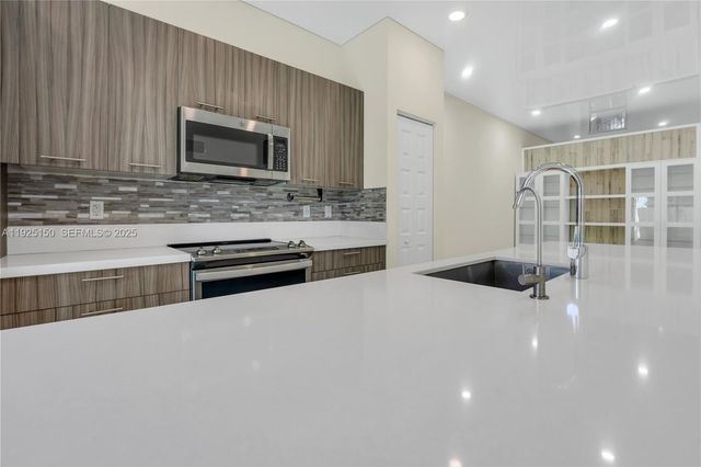 8151 NW 104th Ave 7, Doral, FL 33178