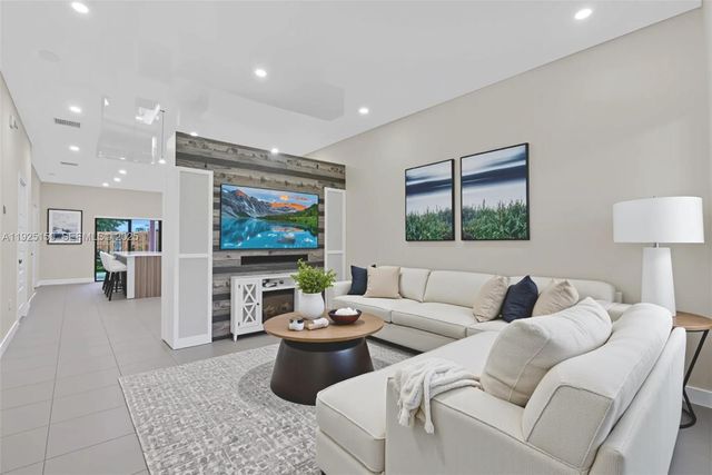 8151 NW 104th Ave 7, Doral, FL 33178