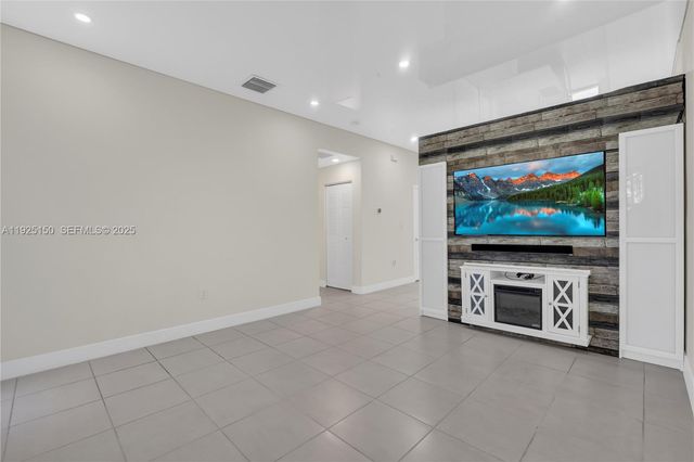 8151 NW 104th Ave 7, Doral, FL 33178